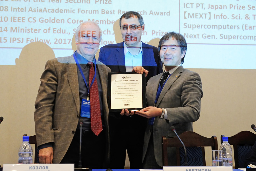 Computer Society President Hironori Kasahara extended a commemorative recognition plaque to the ISP RAS and IEEE Computer Society Russia